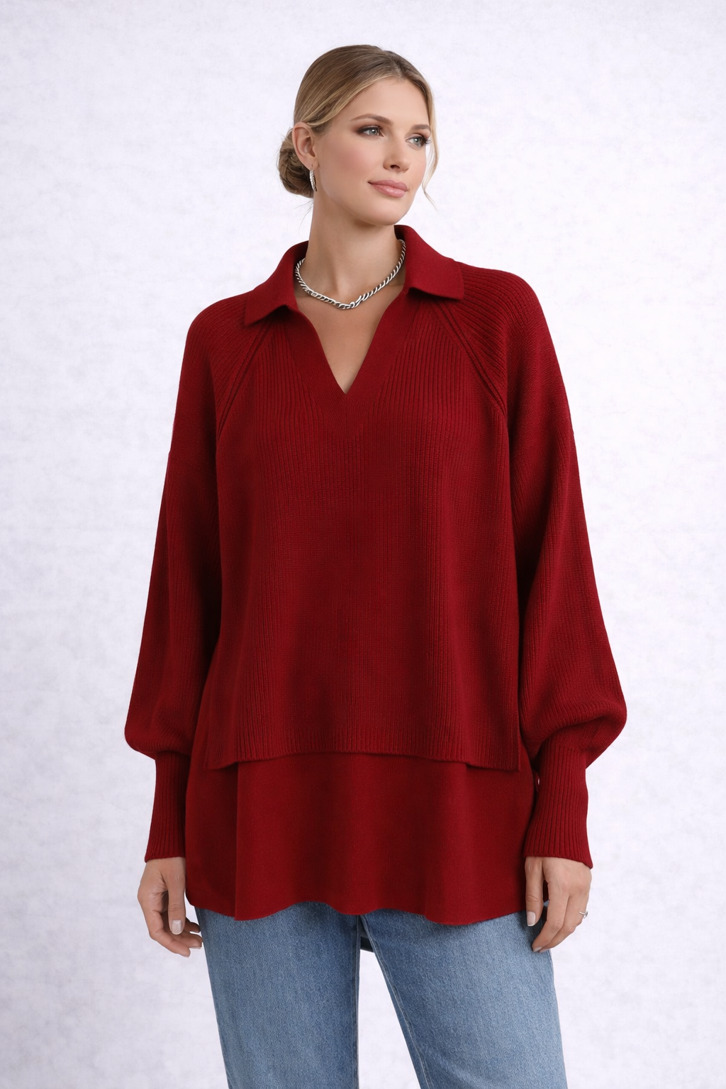 Jersey de punto ligero con efecto a capas y acabado fluido.
Elegante, cómodo y perfecto para un look cuidado sin esfuerzo.